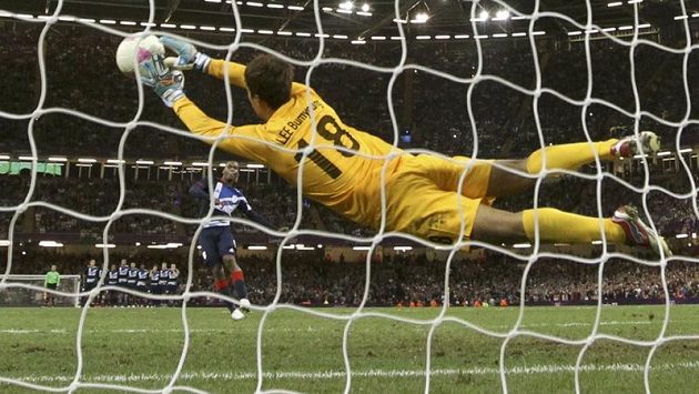 Daniel Sturridge penaltu neproměnil, korejský gólman jeho úmysl vystihl. Fotbalisté Británie jsou z olympijského turnaje venku Daniel Sturridge penaltu neproměnil, korejský gólman jeho úmysl vystihl. Fotbalisté Británie jsou z olympijského turnaje venku