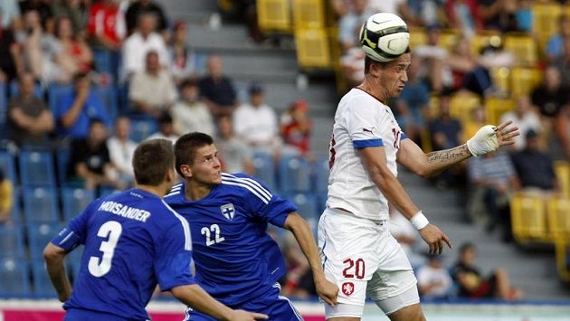 Tomáš Pekhart (vpravo) v utkání proti Finsku Tomáš Pekhart (vpravo) v utkání proti Finsku