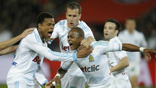 Andre Ayew z Marseille (vpravo) se raduje z branky. Andre Ayew z Marseille (vpravo) se raduje z branky.