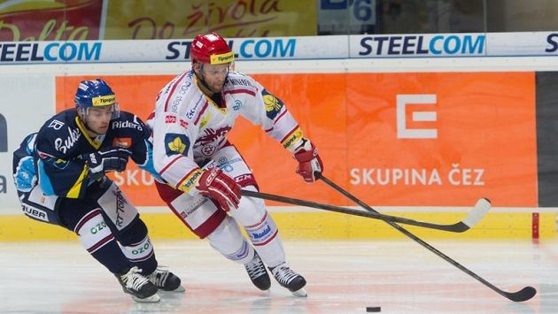 Třinecký Martin Růžička může i po bolestivém zranění hrát. Třinecký Martin Růžička může i po bolestivém zranění hrát.