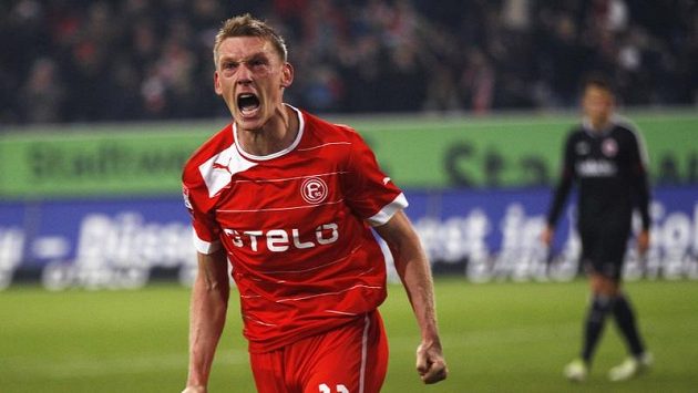 Axel Bellinghausen z Fortuny Düsseldorf se raduje z gólu proti Frankfurtu. Axel Bellinghausen z Fortuny Düsseldorf se raduje z gólu proti Frankfurtu.