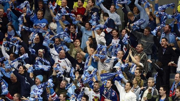 O Slovan mají fanoušci na Slovensku obrovský zájem. Tamní extraliga ale skomírá. O Slovan mají fanoušci na Slovensku obrovský zájem. Tamní extraliga ale skomírá.