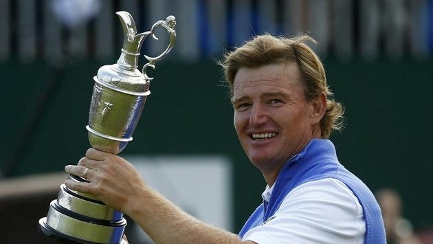 Golfista Ernie Els z Jihoafrické republiky se raduje z trofeje pro vítěze British Open. Golfista Ernie Els z Jihoafrické republiky se raduje z trofeje pro vítěze British Open.