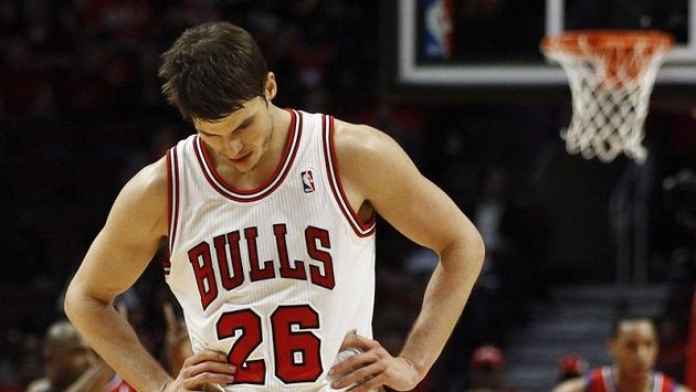Smutný basketbalista Chicaga Bulls Kyle Korver Smutný basketbalista Chicaga Bulls Kyle Korver