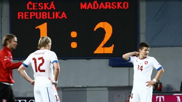 Smutní fotbalisté František Rajtoral (vlevo) a Václav Pilař Smutní fotbalisté František Rajtoral (vlevo) a Václav Pilař