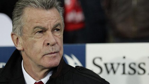 Trenér švýcarského národního týmu Ottmar Hitzfeld Trenér švýcarského národního týmu Ottmar Hitzfeld