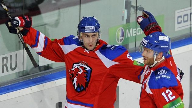 Erik Christensen (vlevo) se raduje z gólu. Erik Christensen (vlevo) se raduje z gólu.