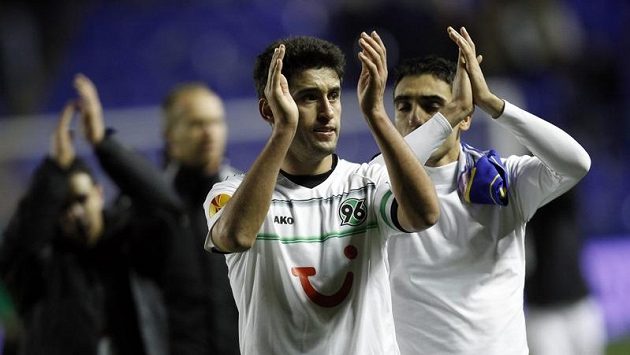 Karim Haggui z Hannoveru se raduje z výhry Karim Haggui z Hannoveru se raduje z výhry