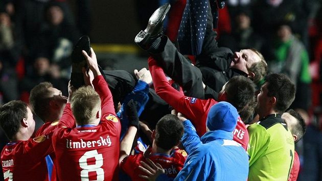 Éra trenéra Pavla Vrby v Plzni pomalu končí. Vedení klubu i fanoušci neskrývají rozčarování. Éra trenéra Pavla Vrby v Plzni pomalu končí. Vedení klubu i fanoušci neskrývají rozčarování.