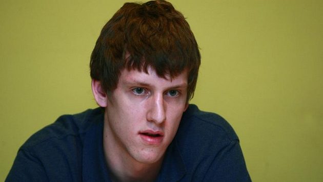 Jan Veselý mluví s novináři po příletu do Prahy z Washingtonu. Jan Veselý mluví s novináři po příletu do Prahy z Washingtonu.