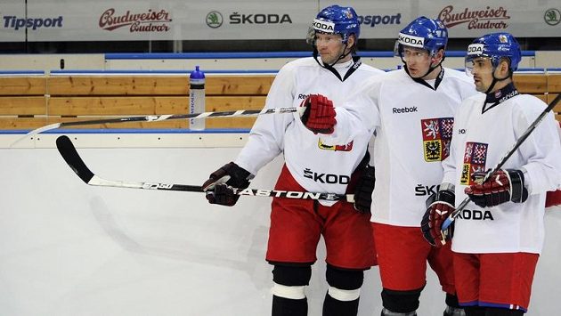 Petr Tenkrát (zleva), Jiří Tlustý a Tomáš Plekanec na tréninku hokejové reprezentace. Petr Tenkrát (zleva), Jiří Tlustý a Tomáš Plekanec na tréninku hokejové reprezentace.