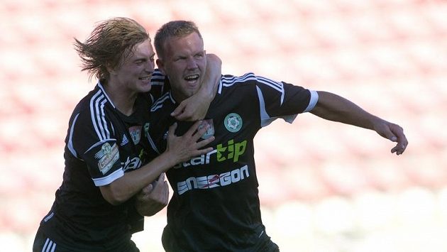 Příbramští Martin Šlapák (vlevo) a Radek Dejmek se radují z gólu Příbramští Martin Šlapák (vlevo) a Radek Dejmek se radují z gólu