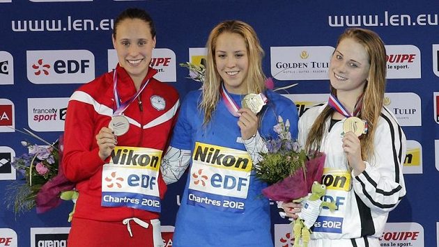 Petra Chocová (uprostřed) se zlatem ze závodu na 50 metrů. Petra Chocová (uprostřed) se zlatem ze závodu na 50 metrů.