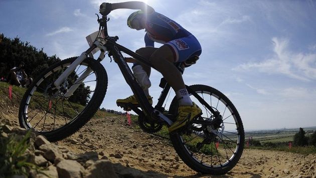 Bikerka Kateřina Nash na olympijské trati v areálu Hadleigh Farm v hrabství Essex. Bikerka Kateřina Nash na olympijské trati v areálu Hadleigh Farm v hrabství Essex.