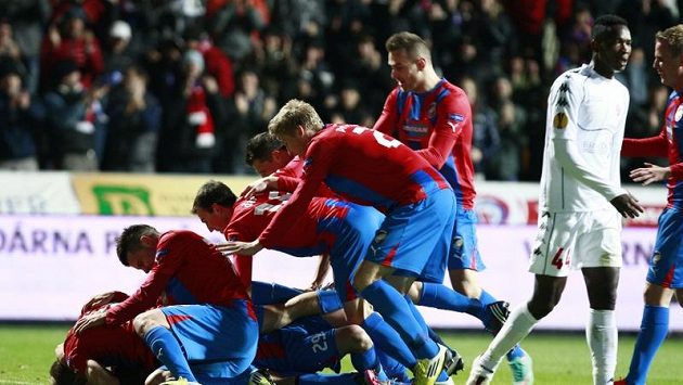Gólové oslavy plzeňských fotbalistů v utkání proti Hapoelu Tel Aviv. Gólové oslavy plzeňských fotbalistů v utkání proti Hapoelu Tel Aviv.