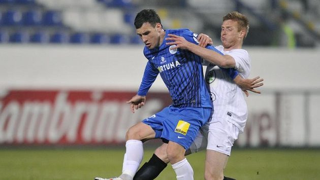 Michael Rabušic z Liberce (vlevo) a Tomáš Janíček z Mladé Boleslavi Michael Rabušic z Liberce (vlevo) a Tomáš Janíček z Mladé Boleslavi