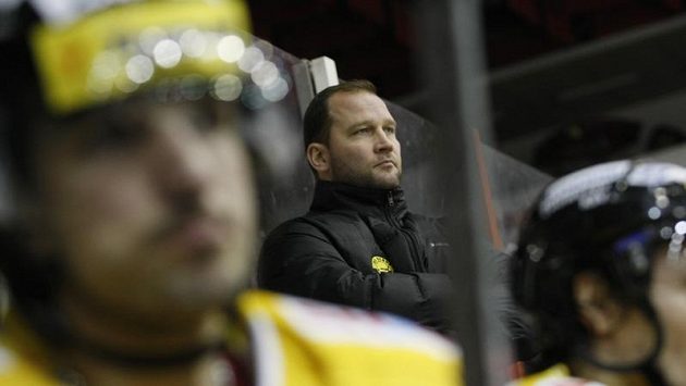 Jiří Šlégr na litvínovské střídačce. Jiří Šlégr na litvínovské střídačce.