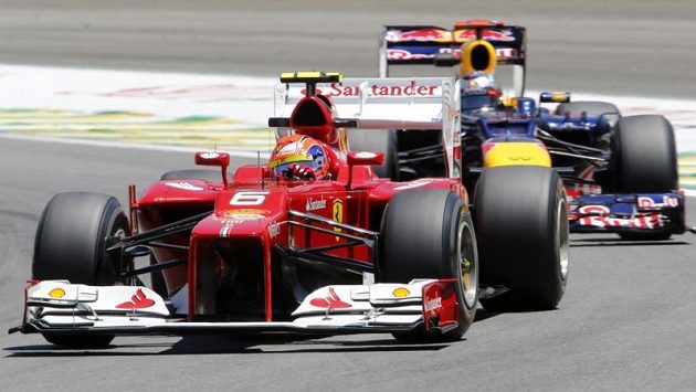 Fernando Alonso prohrál boj o titul o pouhé tři body. Fernando Alonso prohrál boj o titul o pouhé tři body.