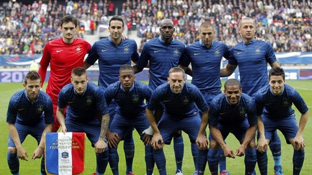 Francouzský tým pro EURO 2012 (vzadu zleva) Hugo Lloris, Adil Rami, Alou Diarra, Karim Benzema, Philippe Mexes, (vpředu zleva) Yohan Cabaye, Mathieu Debuchy, Patrice Evra, Franck Ribery, Florent Malouda and Samir Nasri. Francouzský tým pro EURO 2012 (vzadu zleva) Hugo Lloris, Adil Rami, Alou Diarra, Karim Benzema, Philippe Mexes, (vpředu zleva) Yohan Cabaye, Mathieu Debuchy, Patrice Evra, Franck Ribery, Florent Malouda and Samir Nasri.