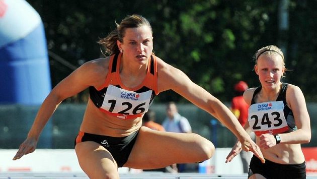 Překážkářka Lucie Škrobáková (vlevo) Překážkářka Lucie Škrobáková (vlevo)