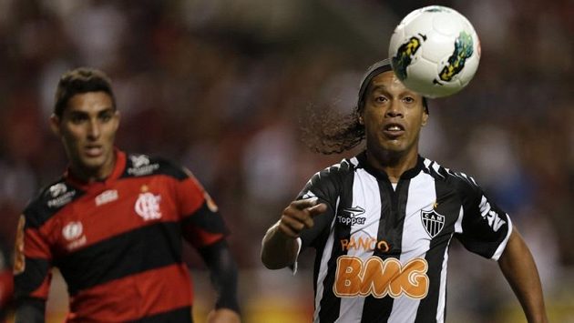 Ronaldinho (vpravo) perlil jako v nejlepších letech. Ronaldinho (vpravo) perlil jako v nejlepších letech.