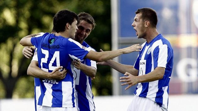 Fotbalisté Mladé Boleslavi se radují z branky. Fotbalisté Mladé Boleslavi se radují z branky.