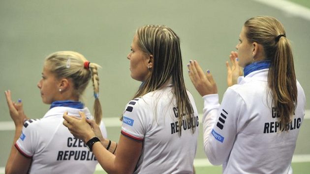 České tenistky Andrea Hlaváčková, Lucie Hradecká a Lucie Šafářová (zleva) České tenistky Andrea Hlaváčková, Lucie Hradecká a Lucie Šafářová (zleva)
