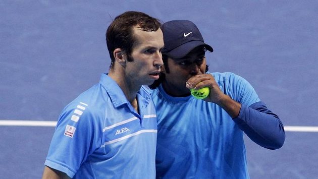Radek Štěpánek (vlevo) a Leander Paes na Turnaji mistrů v Londýně Radek Štěpánek (vlevo) a Leander Paes na Turnaji mistrů v Londýně