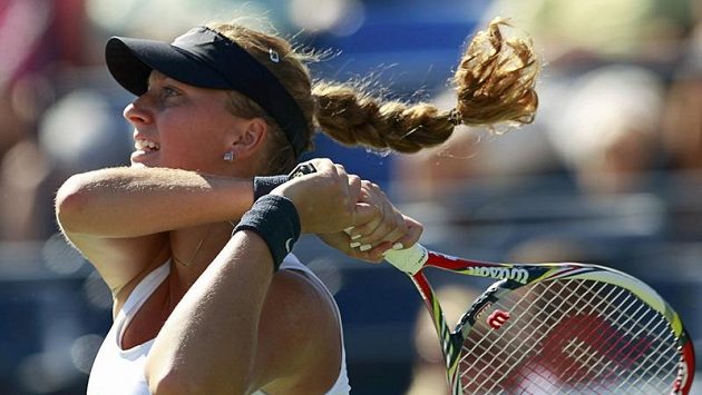 Tenistka Petra Kvitová během zápasu s Alizé Cornetovou z Francie Tenistka Petra Kvitová během zápasu s Alizé Cornetovou z Francie