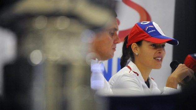 Ana Ivanovičová na tiskové konferenci srbského tenisového týmu před víkendovým finále Fed Cupu s českou republikou. Ana Ivanovičová na tiskové konferenci srbského tenisového týmu před víkendovým finále Fed Cupu s českou republikou.