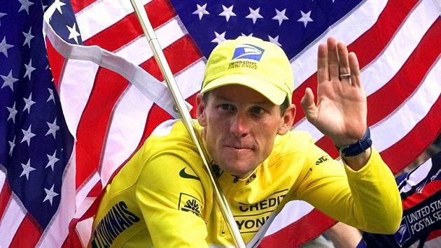 Cyklista Lance Armstrong v dobách své největší slávy. Profesionální cyklistika teď zažívá černé období. Cyklista Lance Armstrong v dobách své největší slávy. Profesionální cyklistika teď zažívá černé období.
