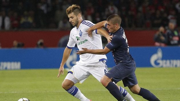 Záložník Dynama Kyjev Miguel Veloso (vlevo) v utkání Ligy mistrů s Paris St. Germain. Záložník Dynama Kyjev Miguel Veloso (vlevo) v utkání Ligy mistrů s Paris St. Germain.