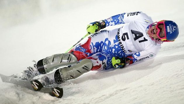 Slovenská lyžařka Veronika Zuzulová se raduje z triumfu v Semmeringu. Slovenská lyžařka Veronika Zuzulová se raduje z triumfu v Semmeringu.