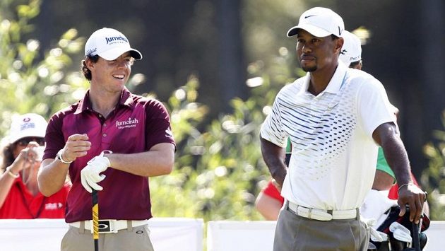 Golfisté Tiger Woods (vpravo) a Rory McIlroy Golfisté Tiger Woods (vpravo) a Rory McIlroy
