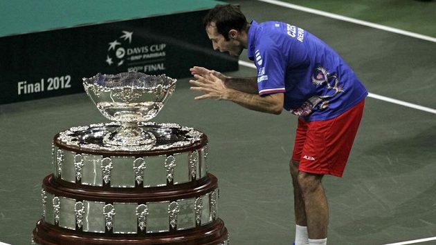"A mám tě!" jako kdyby říkal Radek Štěpánek, hrdina finále Davis Cupu. "A mám tě!" jako kdyby říkal Radek Štěpánek, hrdina finále Davis Cupu.