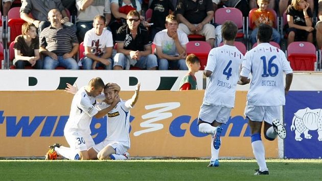 Milan Halaška (druhý zleva) dokonal senzační obrat fotbalistů Brna... Milan Halaška (druhý zleva) dokonal senzační obrat fotbalistů Brna...