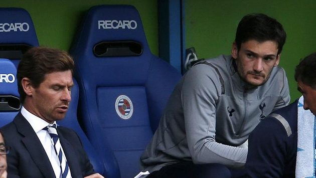 Manažer Tottenhamu Andre Villas Boas zatím nechává Hoga Llorise (dále) jen na lavičce náhradníků. Manažer Tottenhamu Andre Villas Boas zatím nechává Hoga Llorise (dále) jen na lavičce náhradníků.