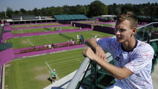 Tomáš Berdych na tréninku tenistů ve Wimbledonu před startem OH. Tomáš Berdych na tréninku tenistů ve Wimbledonu před startem OH.