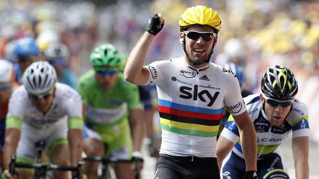 Cyklista Mark Cavendish se raduje z vítězství ve druhé etapě Tour de France. Cyklista Mark Cavendish se raduje z vítězství ve druhé etapě Tour de France.