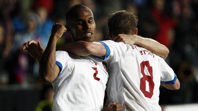Theodor Gebre Selassie se raduje společně s Davidem Limberským z branky. Theodor Gebre Selassie se raduje společně s Davidem Limberským z branky.
