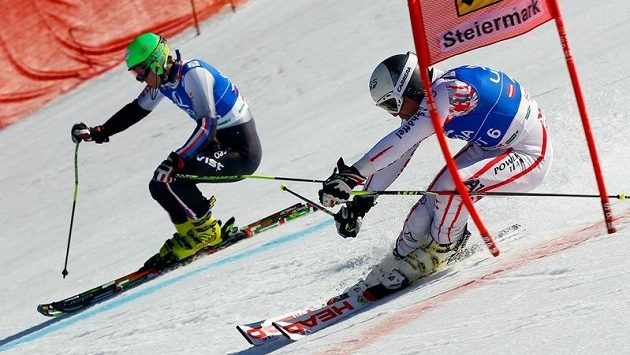 Kryštof Krýzl (vlevo) a Rakušan Marcel Mathis během závodu družstev sjezdařů. Kryštof Krýzl (vlevo) a Rakušan Marcel Mathis během závodu družstev sjezdařů.