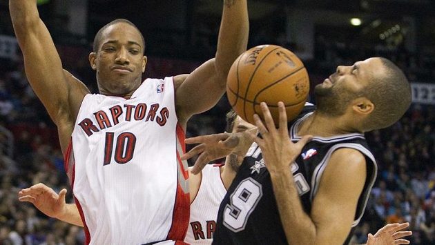 Spurs nasměroval k úspěchu Tony Parker (vpravo). Spurs nasměroval k úspěchu Tony Parker (vpravo).