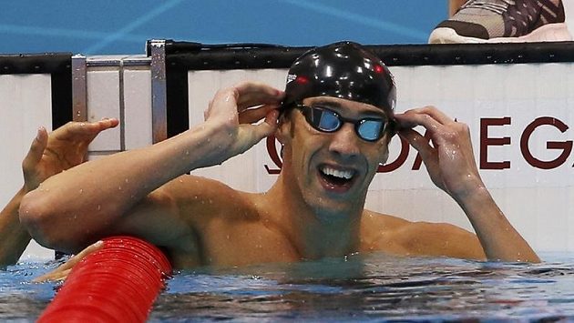 Hvězdný americký plavec Michael Phelps slaví svoje další olympijské zlato, tentokrát v závodu na 100 m motýlek Hvězdný americký plavec Michael Phelps slaví svoje další olympijské zlato, tentokrát v závodu na 100 m motýlek