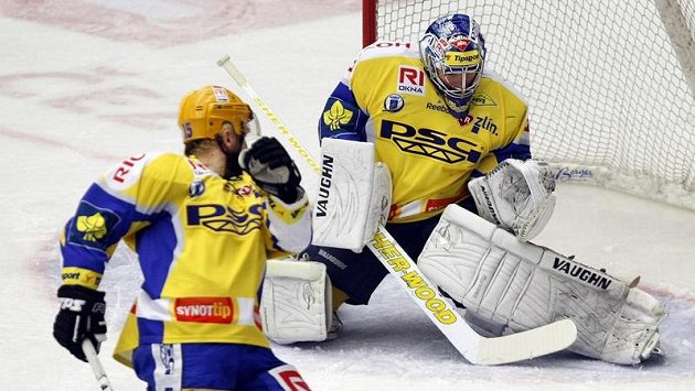 Brankář Luboš Horčička (vpravo) v utkání proti Plzni. Brankář Luboš Horčička (vpravo) v utkání proti Plzni.