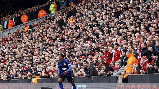 Patrice Evra na liverpoolském Anfieldu v rámci 4. kola FA Cupu. Patrice Evra na liverpoolském Anfieldu v rámci 4. kola FA Cupu.
