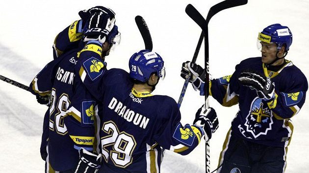 Hokejisté Kladna touží opět postoupit do play off. Hokejisté Kladna touží opět postoupit do play off.
