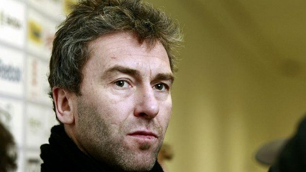 Na trénink české hokejové reprezentace dorazil opět i veterán Petr Nedvěd. Na trénink české hokejové reprezentace dorazil opět i veterán Petr Nedvěd.