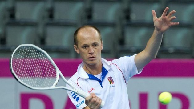 Nehrající kapitán Petr Pála si v rámci tréninku českých fedcupových reprezentnatek také zahrál. O sestavě na víkend už má jasno. Nehrající kapitán Petr Pála si v rámci tréninku českých fedcupových reprezentnatek také zahrál. O sestavě na víkend už má jasno.