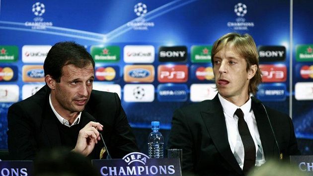 Trenér fotbalistů AC Milán Massimiliano Allegri (vlevo) a obránce Massimo Ambrosini Trenér fotbalistů AC Milán Massimiliano Allegri (vlevo) a obránce Massimo Ambrosini