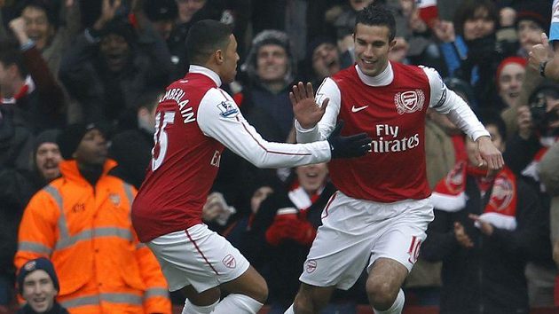 Robin Van Persie (vpravo) a Oxlade-Chamberlain, dva hlavní hrdinové Arsenalu v duelu s Blackburnem. Robin Van Persie (vpravo) a Oxlade-Chamberlain, dva hlavní hrdinové Arsenalu v duelu s Blackburnem.